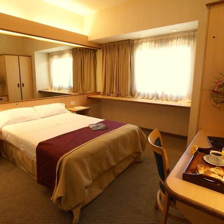 Hotel Aeroparque Inn & Suites Буенос Айрес Екстериор снимка
