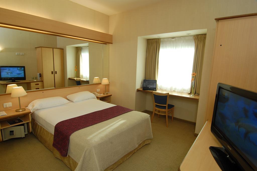 Hotel Aeroparque Inn & Suites Буенос Айрес Екстериор снимка