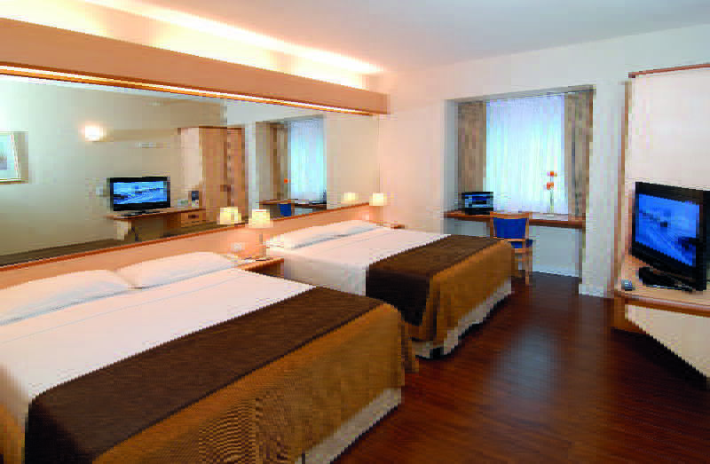 Hotel Aeroparque Inn & Suites Буенос Айрес Екстериор снимка