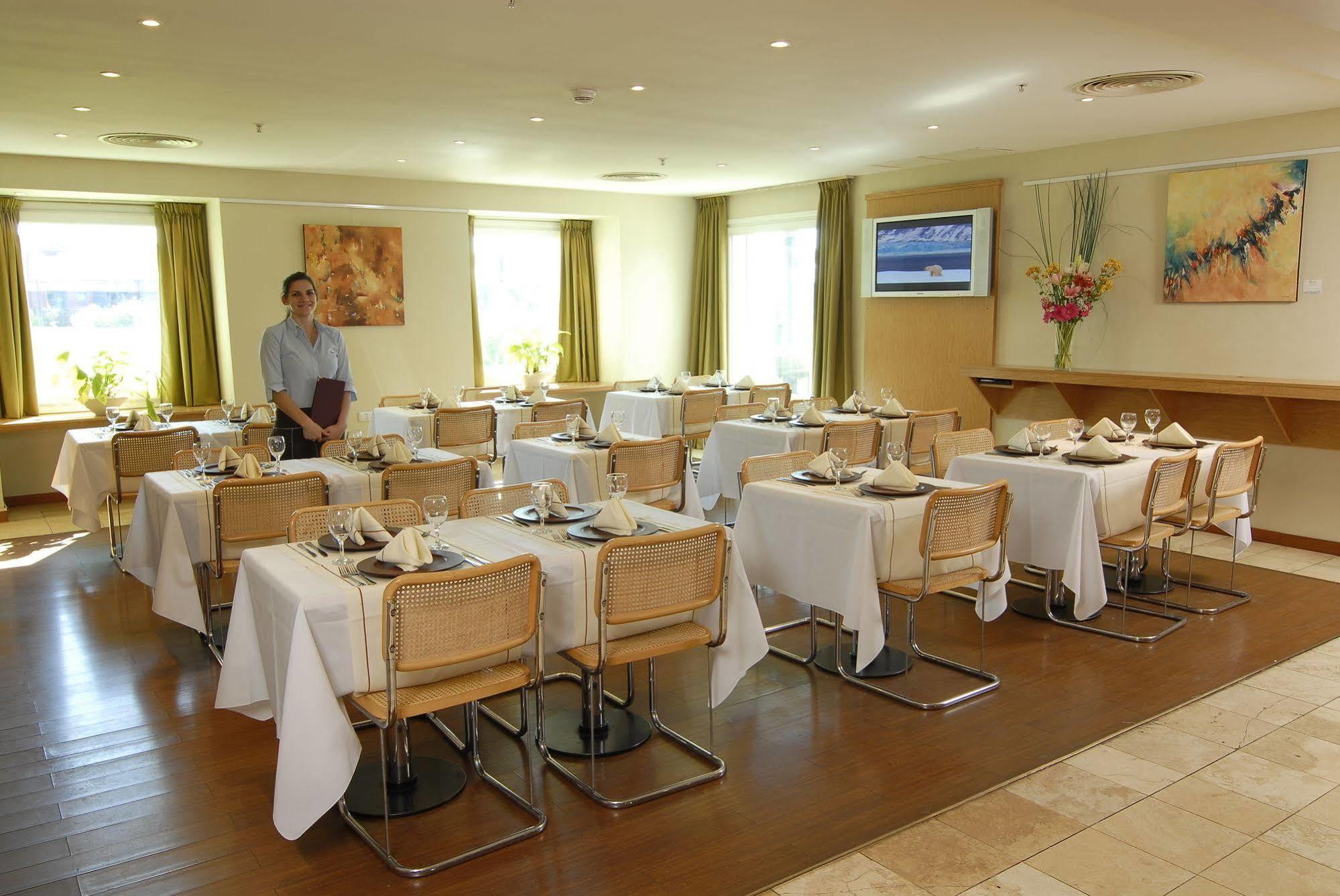 Hotel Aeroparque Inn & Suites Буенос Айрес Екстериор снимка