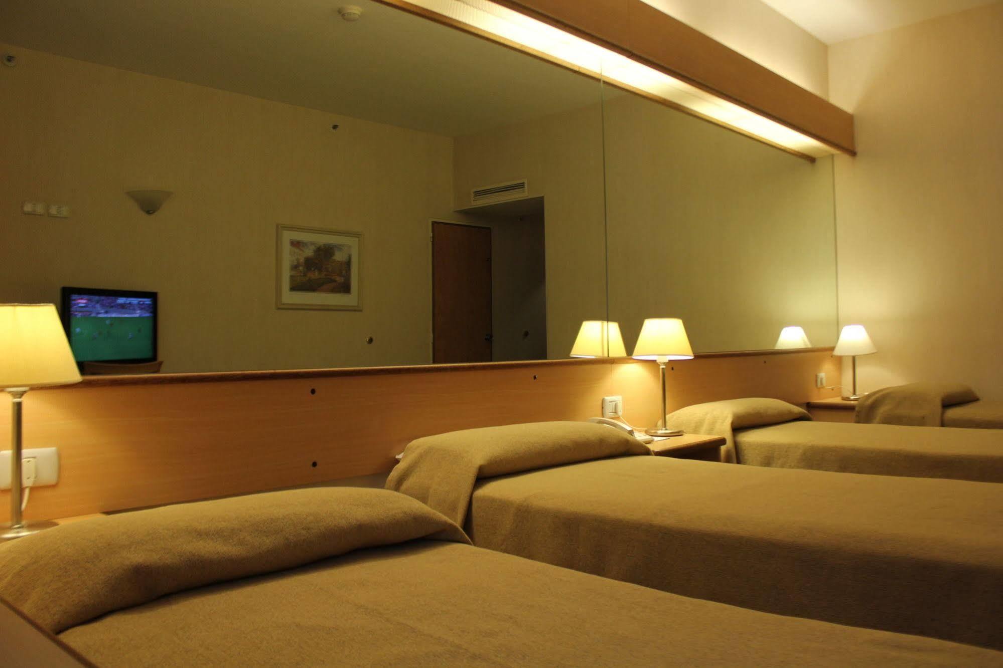 Hotel Aeroparque Inn & Suites Буенос Айрес Екстериор снимка