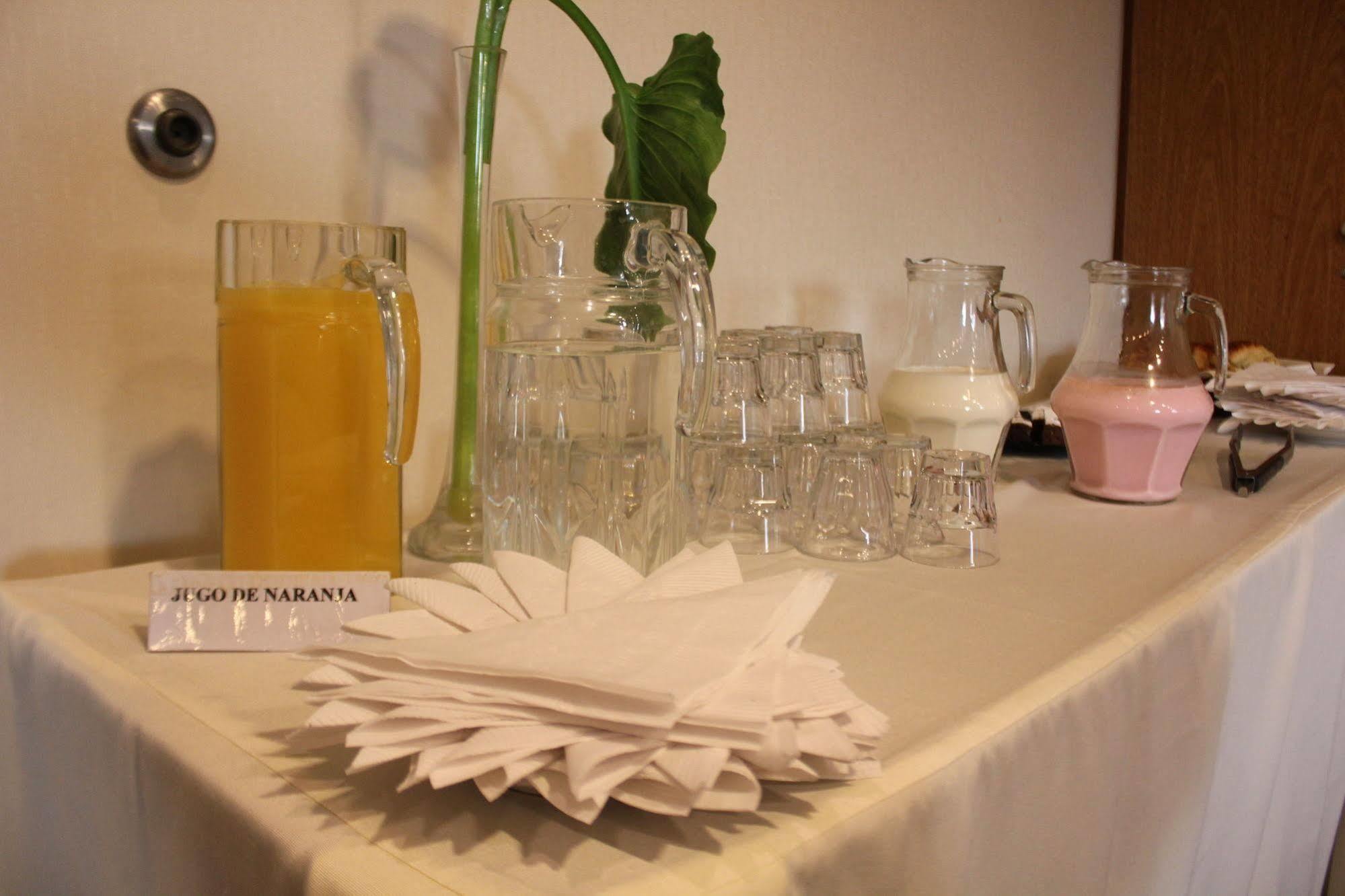 Hotel Aeroparque Inn & Suites Буенос Айрес Екстериор снимка