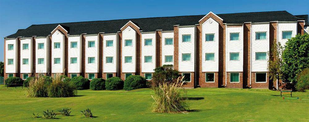Hotel Aeroparque Inn & Suites Буенос Айрес Екстериор снимка