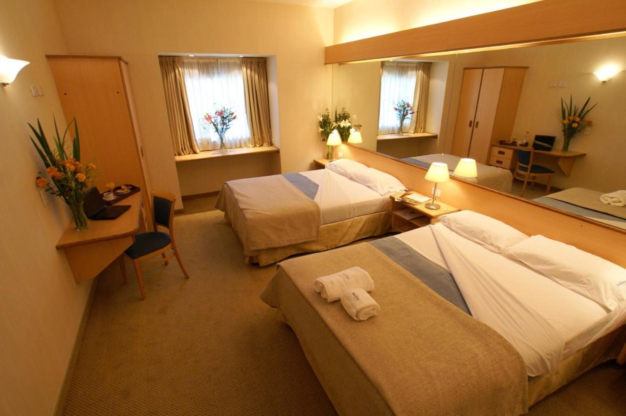 Hotel Aeroparque Inn & Suites Буенос Айрес Екстериор снимка