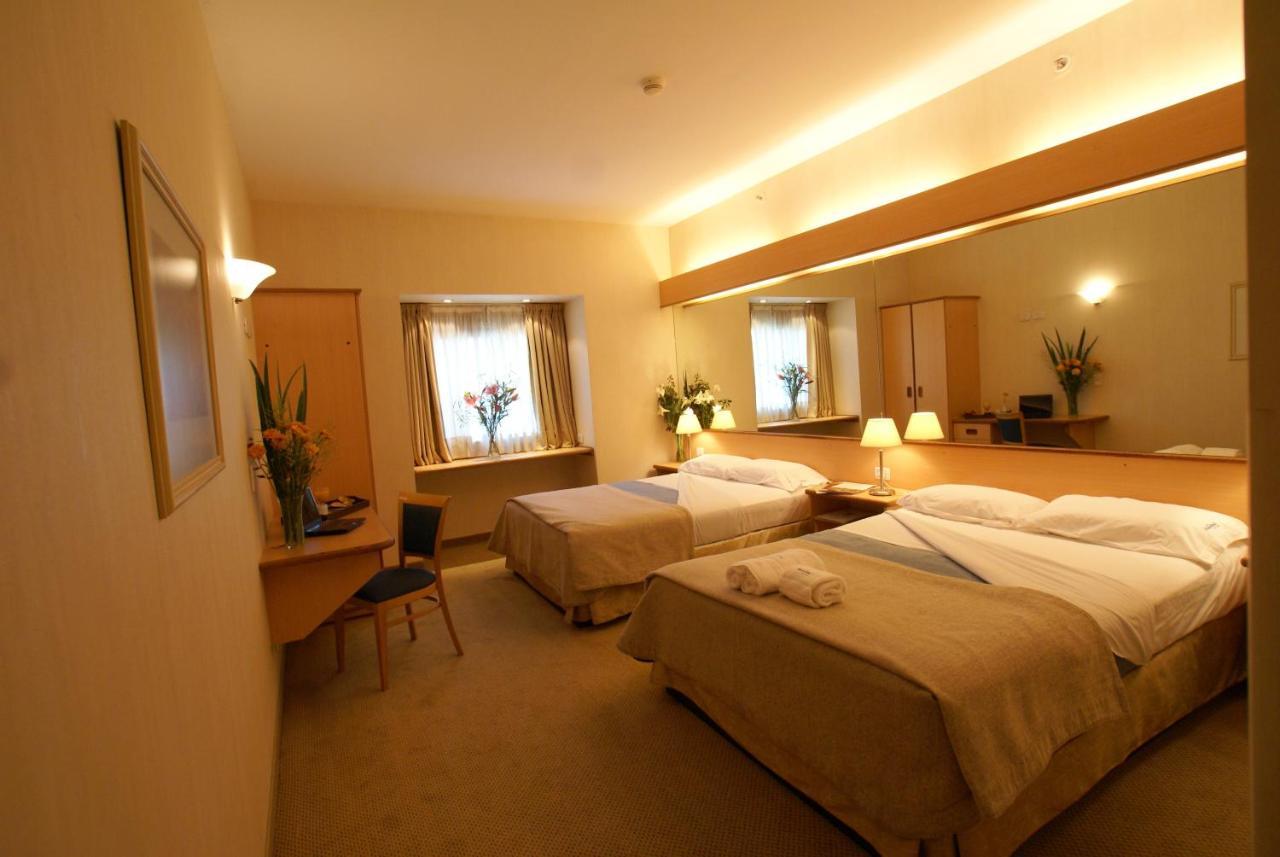 Hotel Aeroparque Inn & Suites Буенос Айрес Екстериор снимка