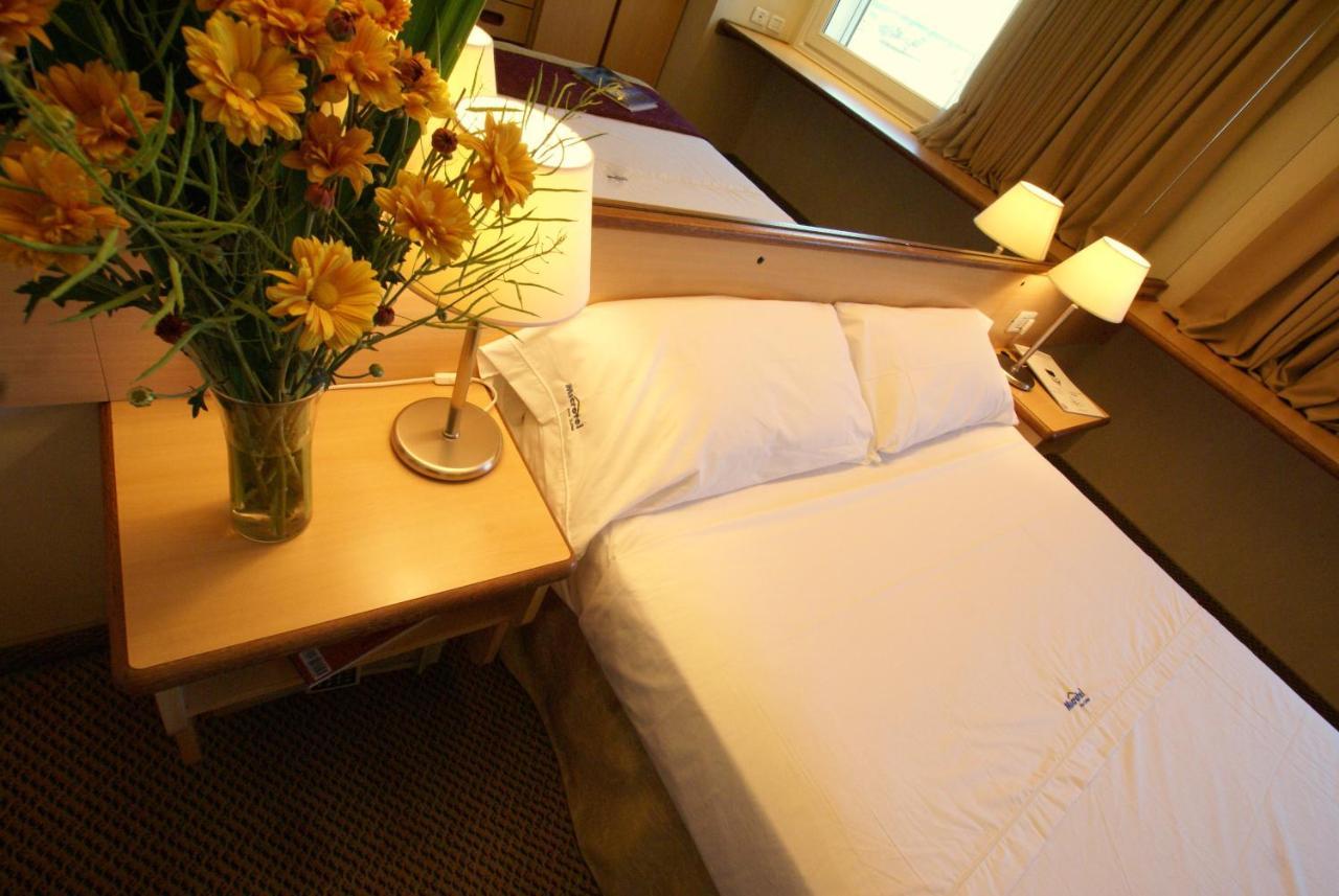 Hotel Aeroparque Inn & Suites Буенос Айрес Екстериор снимка