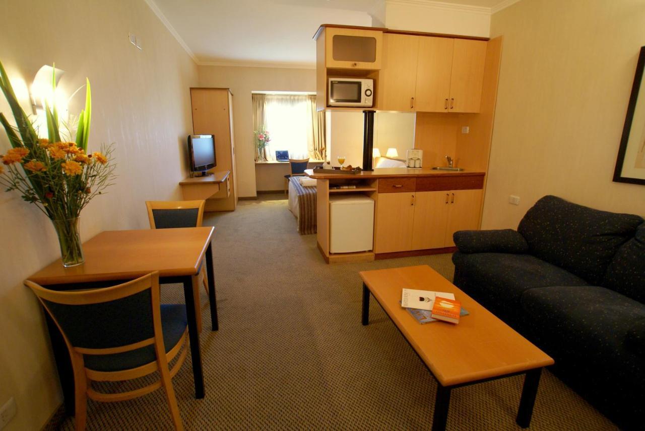 Hotel Aeroparque Inn & Suites Буенос Айрес Екстериор снимка